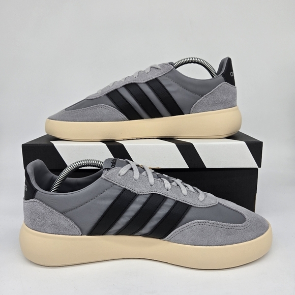 Athletic_Shoes